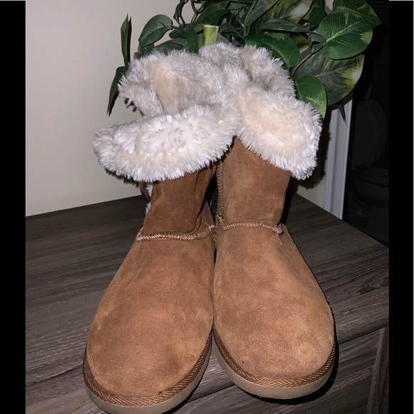 🧡 Host Pick 🧡 SO Button Faux Fur  ( UGG Like boot )-worn once - Picture 3 of 7
